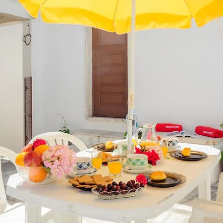 Holiday Casa Da Vila 度假居 *